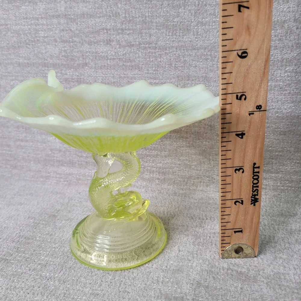 Fenton vintage vaseline